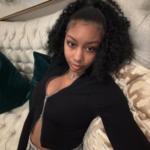 Meet your Posher, Kmya